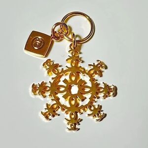 NWOT Chanel Limited Edition Gold 2024 Holiday Snowflake Charm w/ Branded Dustbag